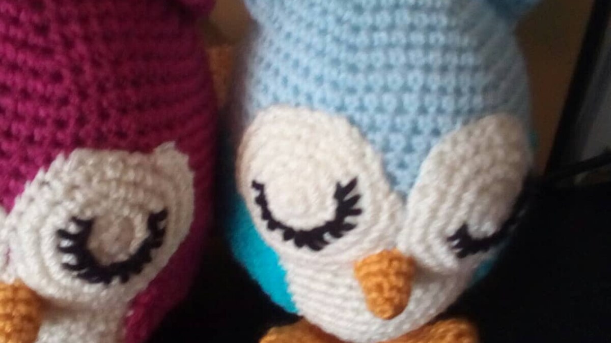 Mini amigurumi modèles gratuits avec petits jouets crochetés et laine