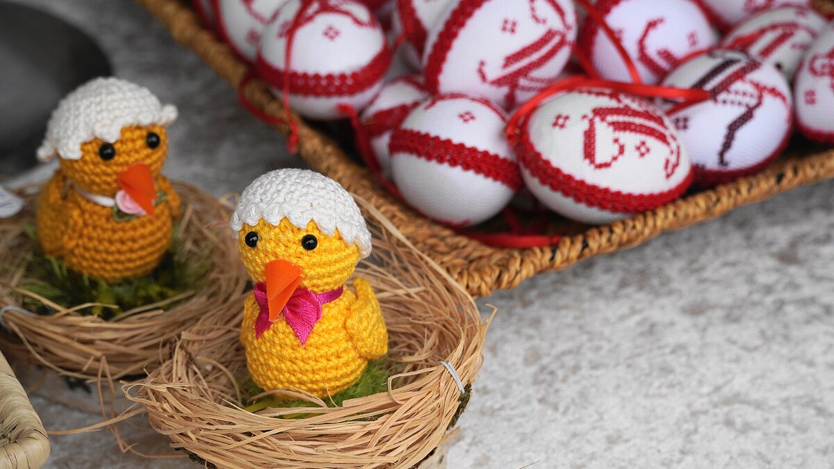 Petits poussins amigurumi au crochet, exemple de projet facile à réaliser