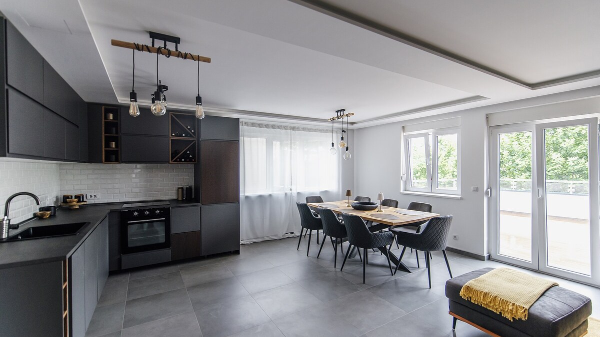 Idées décoration maison : cuisine et salle à manger lumineuses aux matières naturelles